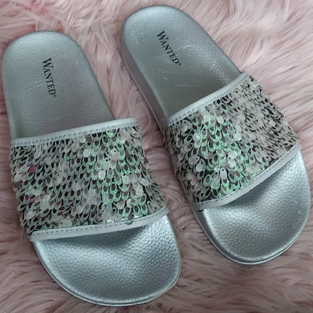 Wanted sandals